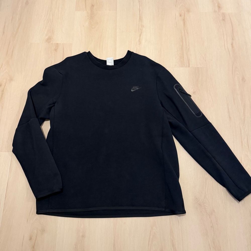 Nike Tech Black Crewneck Sweatshirt with Sleeve Pocket